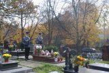 Warta Honorowa przy grobie podkomisarza Tadeusza Bartosika