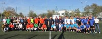 Zdjęcie grupowe wszystkich zawodników turnieju wraz z dowództwem i przedstawicielami NSZZP OPP w Katowicach.